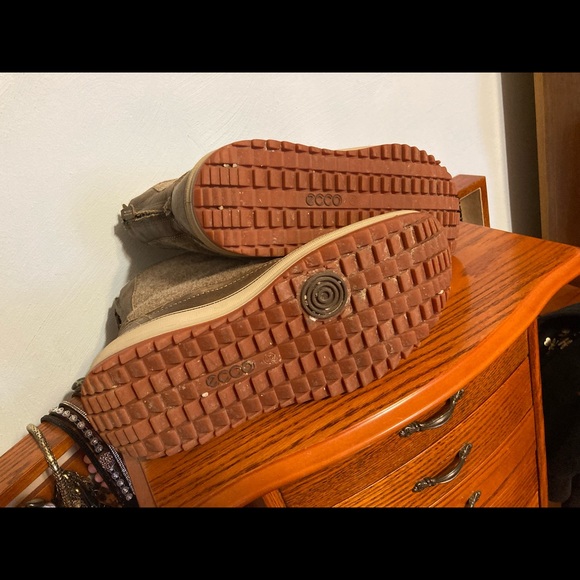Ecco womens ?  zip boots.  Very lightly worn - Picture 2 of 5